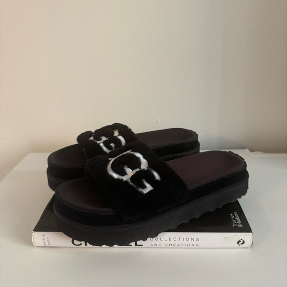 $100 Ugg Women's Shoes Ugg Laton Fur Platform Slides - Picture 3 of 6